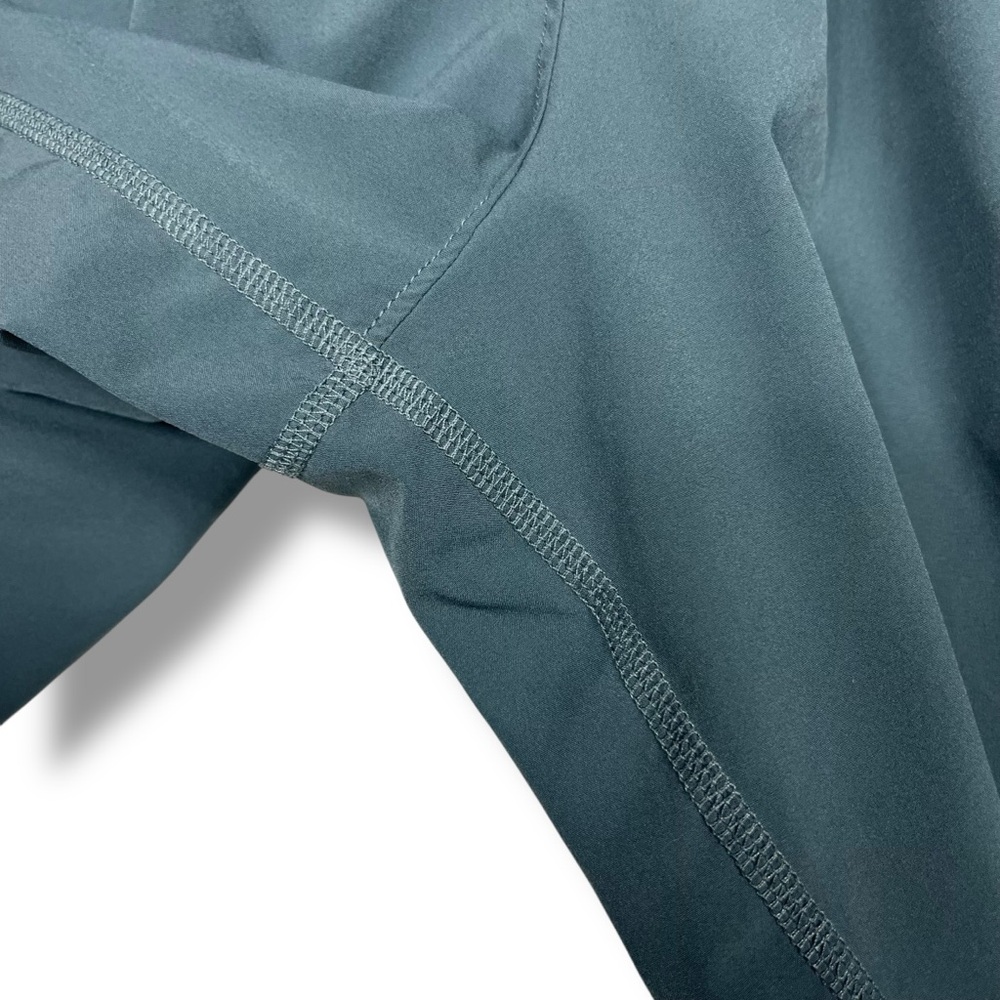 ALO Men’s 2 In 1 Pro Short Med Slate Blue $98 Zip Pockets Lined Gym Logo EUC - Picture 7 of 9